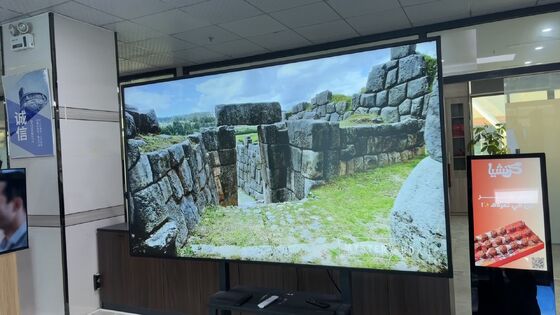 86 inch 2000 nits 4K Grote IP55 Waterdichte Buiten TV Muurbevestiging